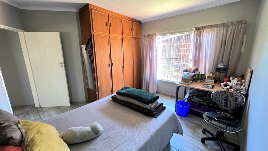 2 Bedroom Property for Sale in Langenhovenpark Free State